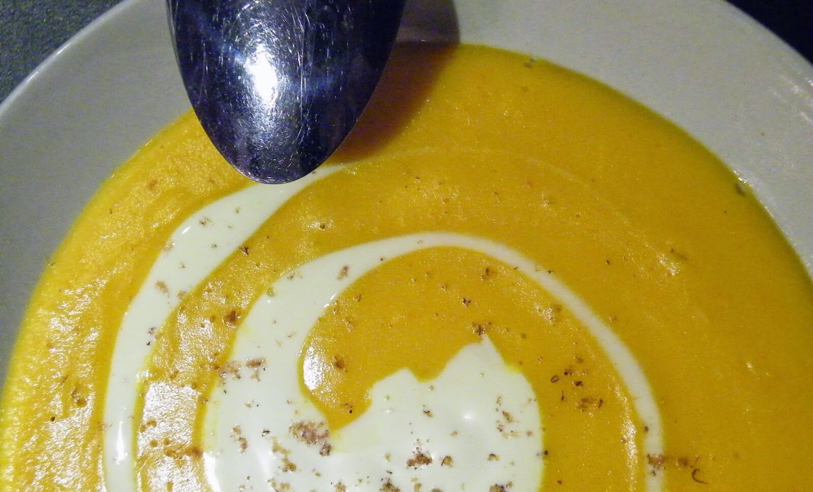 Velouté de carottes aux oranges, gingembre et lait de coco